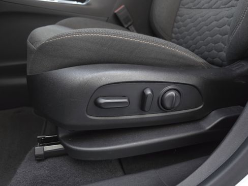 Used 2020 Chevrolet Equinox LT image 11