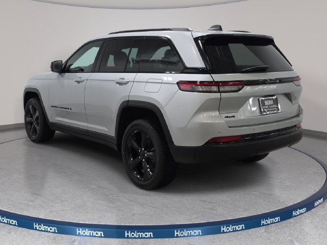 Used 2024 Jeep Grand Cherokee Altitude AWD/4WD image 8