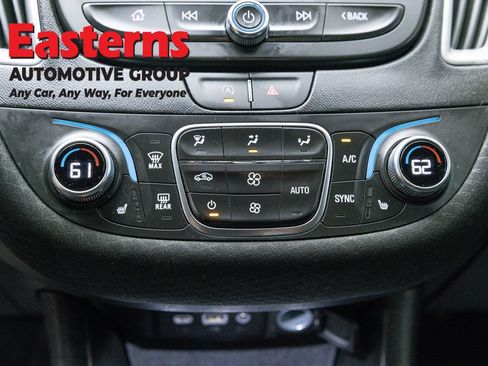 Used 2025 Chevrolet Malibu LT FWD image 20