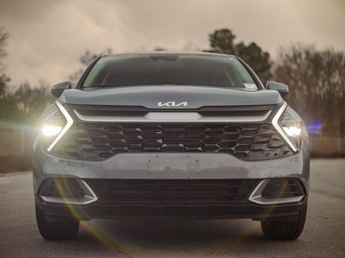 Used 2023 Kia Sportage EX image 3