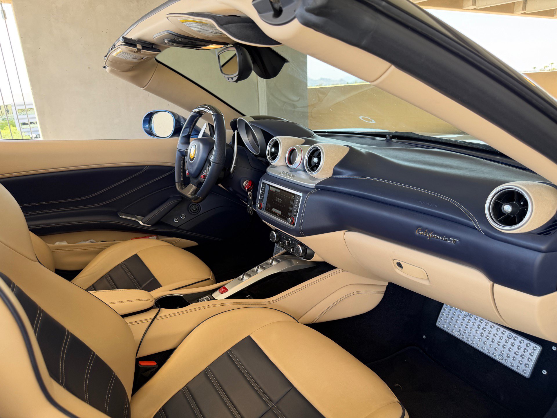 Used 2015 Ferrari California T RWD image 33