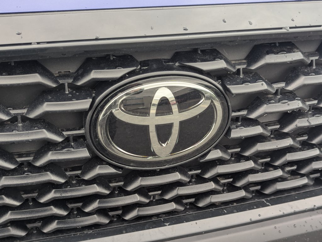 Used 2023 Toyota Corolla Cross LE AWD/4WD image 11