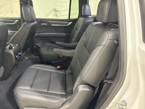 Used 2025 GMC Acadia Elevation w/ Elevation Premium Package FWD image 25