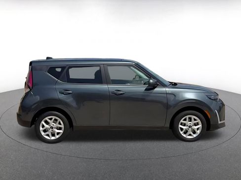Used 2025 Kia Soul LX w/ LX Technology Package FWD image 16