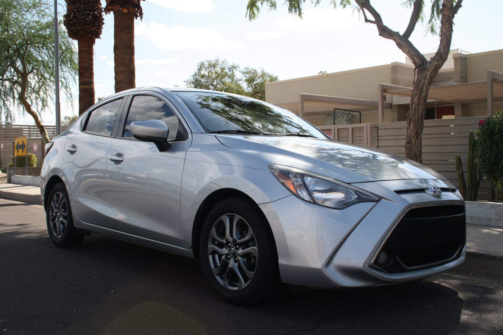 Used 2020 Toyota Yaris LE FWD image 2