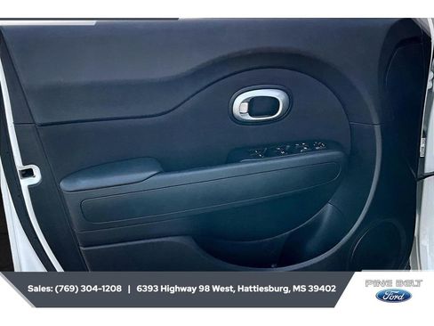 Used 2016 Kia Soul + FWD image 17