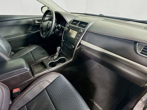 Used 2015 Toyota Camry SE FWD image 26
