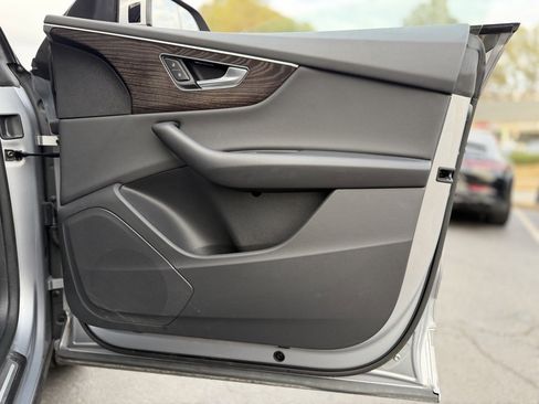 Used 2021 Audi Q8 Premium image 36