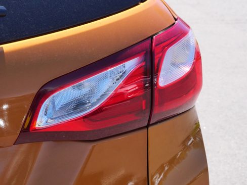 Used 2019 Chevrolet Equinox LT FWD image 17