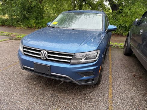 Used 2020 Volkswagen Tiguan SE w/ 3rd Row Seat Package AWD/4WD image 8