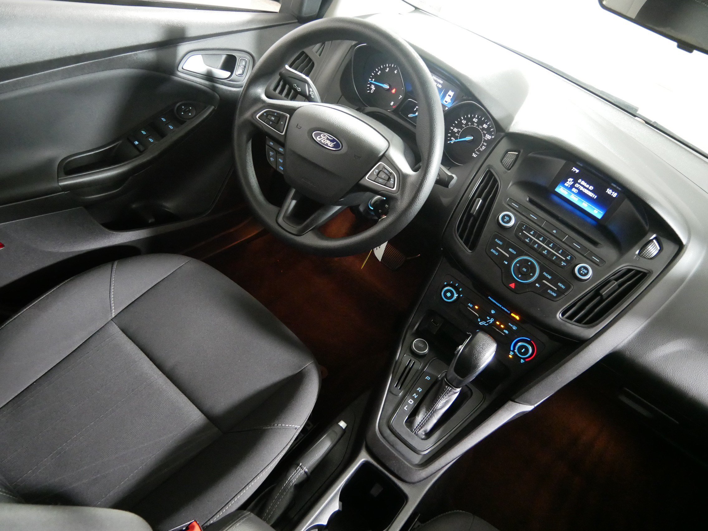 Used 2017 Ford Focus SE FWD image 9