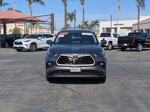 Used 2024 Toyota Highlander XLE AWD/4WD image 2