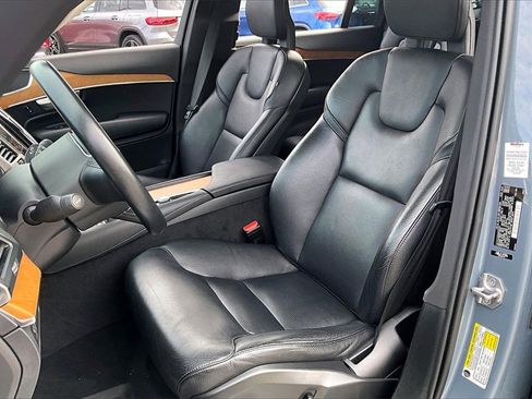 Used 2021 Volvo XC90 T6 Momentum w/ Climate Package image 18