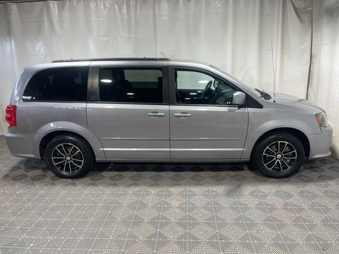 Used 2017 Dodge Grand Caravan GT image 9