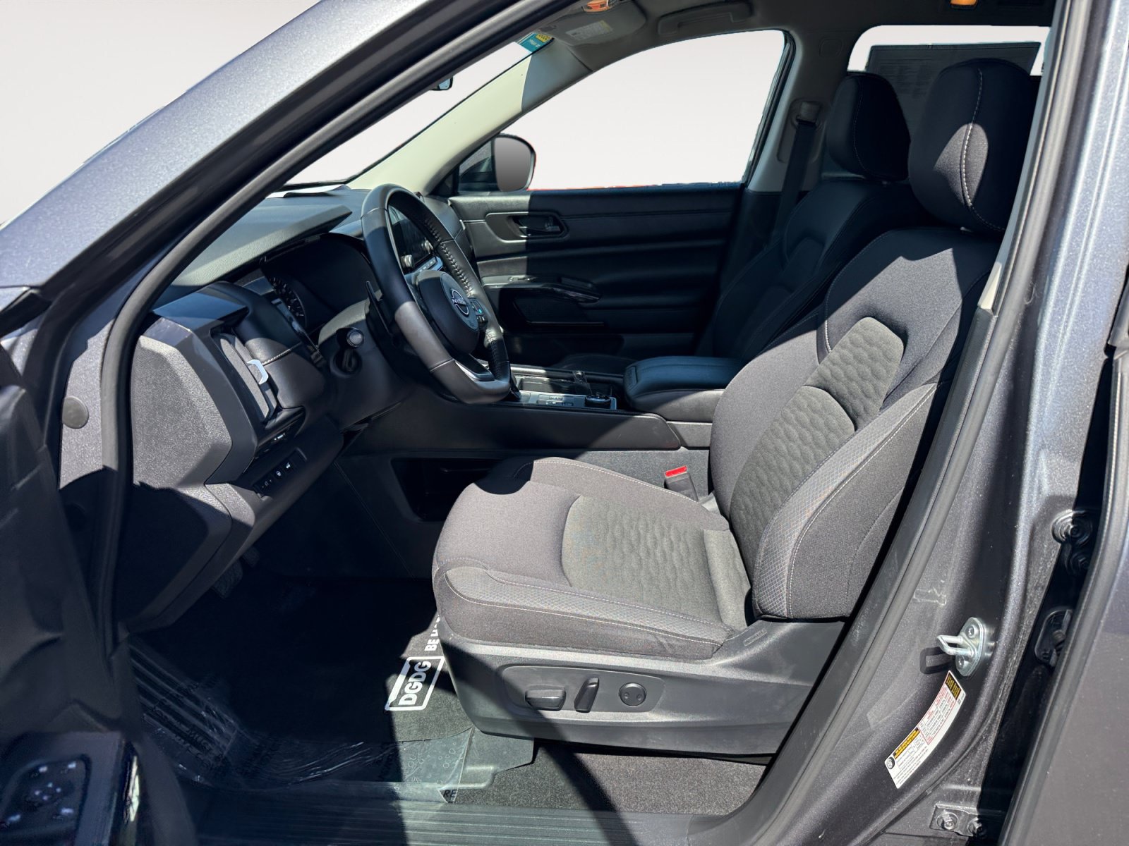 Used 2025 Nissan Pathfinder SV AWD/4WD image 10