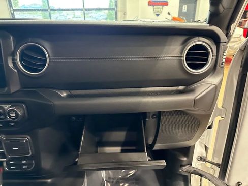 Used 2021 Jeep Gladiator Overland w/ Popular Equipment Package AWD/4WD image 84