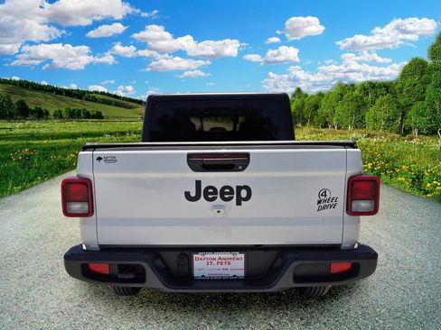 Used 2021 Jeep Gladiator Overland AWD/4WD image 5