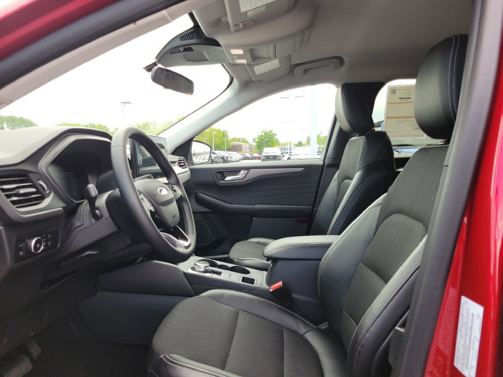 Certified 2025 Ford Escape SE FWD image 18