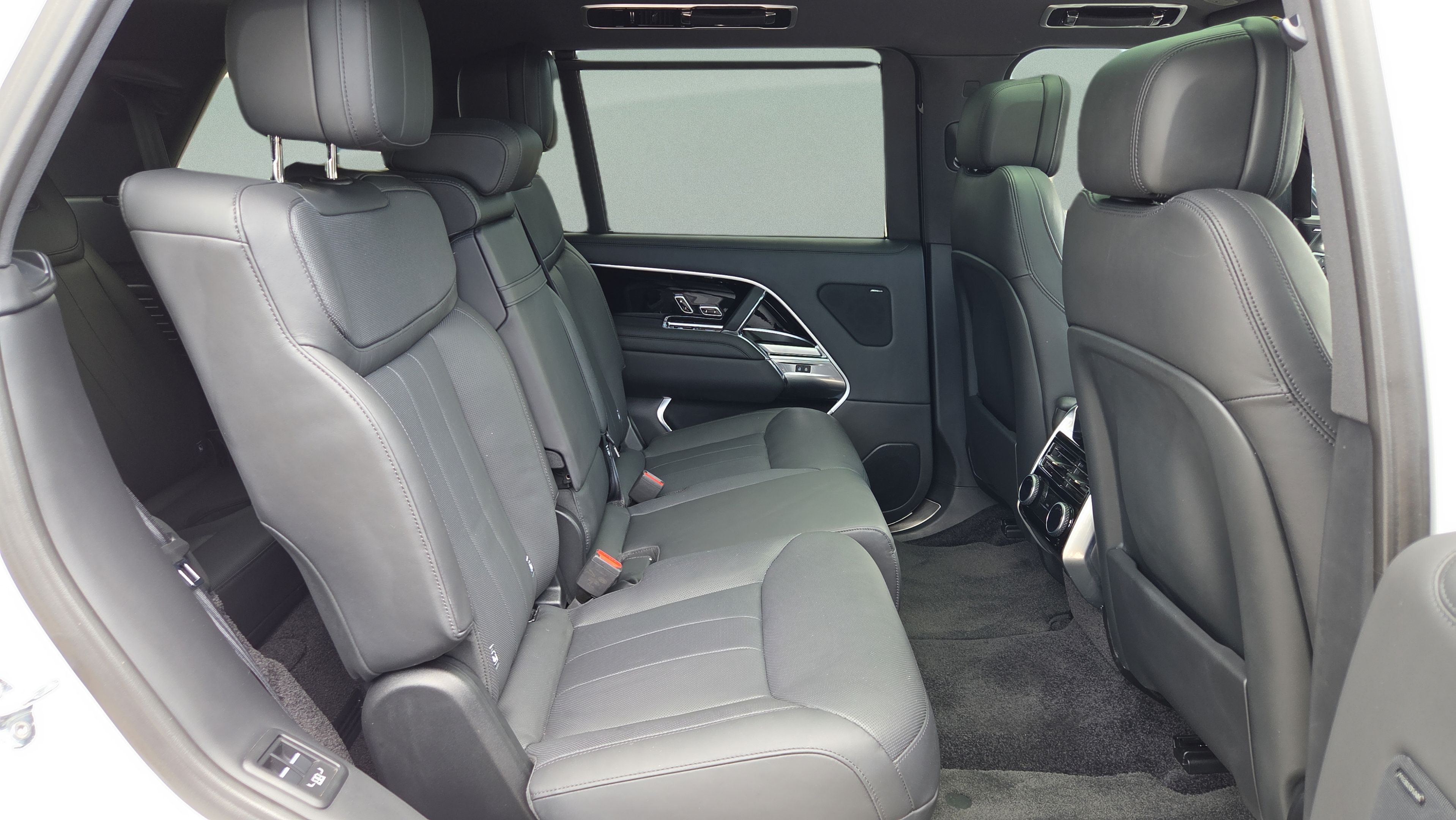Used 2023 Land Rover Range Rover Long Wheelbase SE AWD/4WD image 18