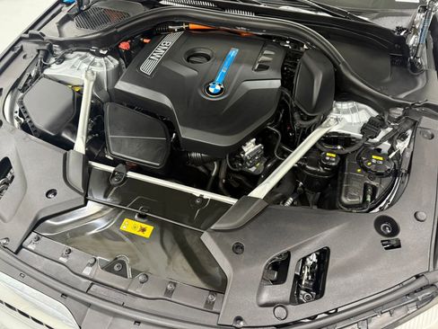 Used 2019 BMW 530e w/ Convenience Package image 57