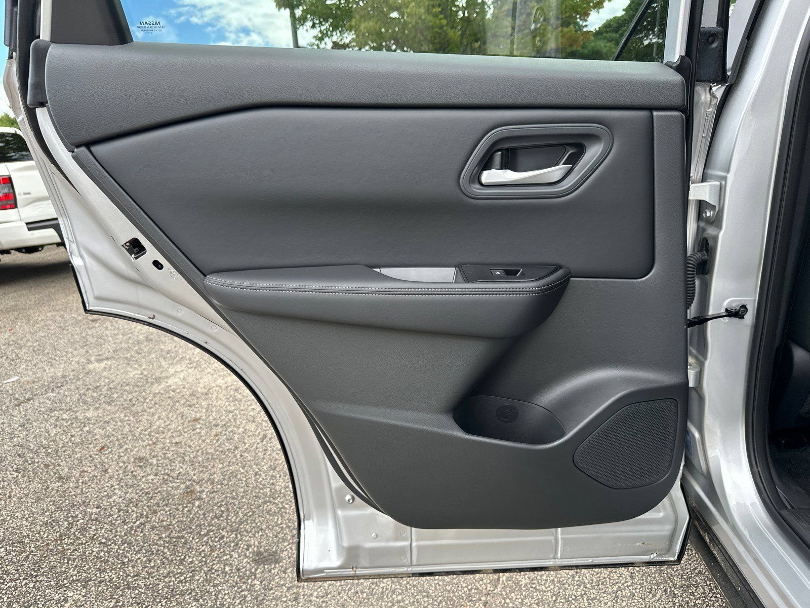 Used 2025 Nissan Rogue SV FWD image 23