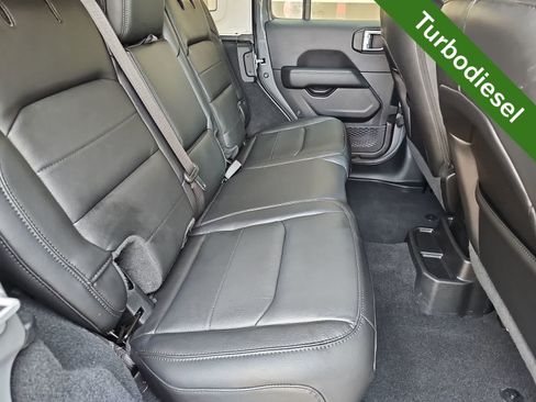 Used 2020 Jeep Wrangler Unlimited Sahara AWD/4WD image 17
