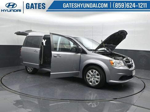 Used 2018 Dodge Grand Caravan SE w/ UConnect Hands-Free Group image 49
