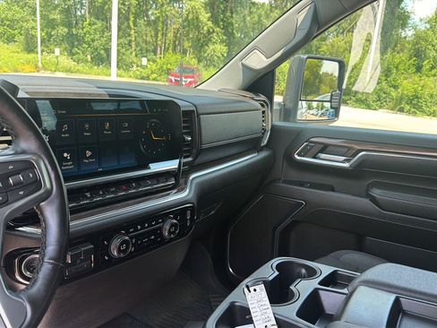 Used 2024 Chevrolet Silverado 2500 LT AWD/4WD image 16