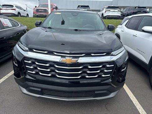 Used 2026 Chevrolet Equinox LT FWD image 2