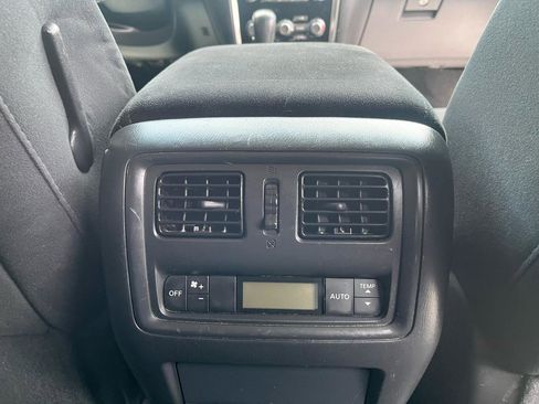 Used 2016 Nissan Pathfinder SV image 32