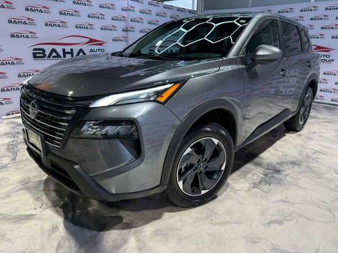 Used 2024 Nissan Rogue SV image 2