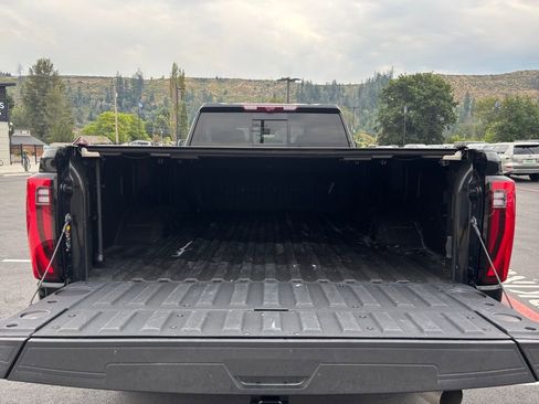 Used 2024 GMC Sierra 2500 Denali w/ Denali Reserve Package image 26