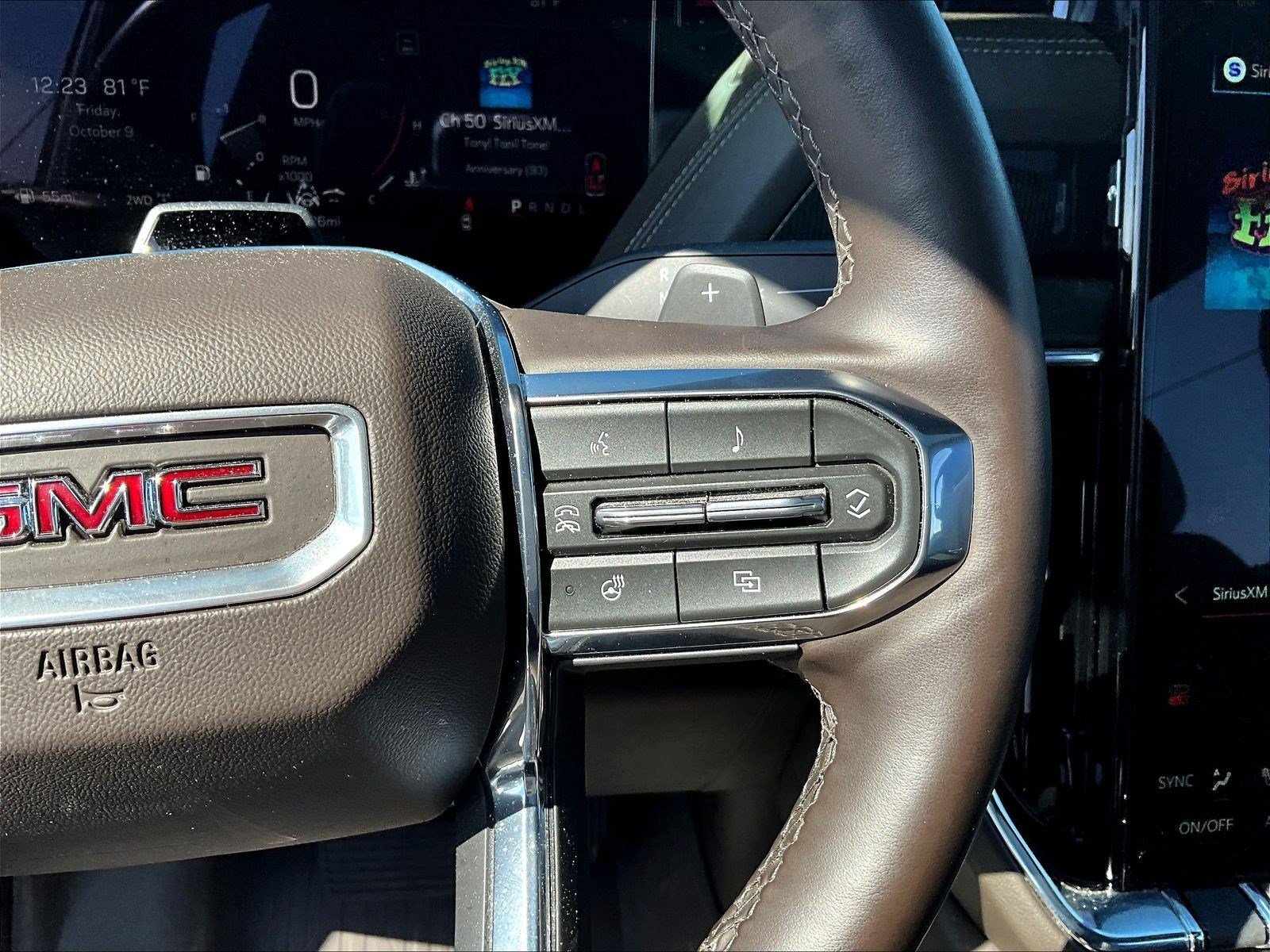 Used 2026 GMC Yukon Elevation w/ Elevation Premium Package AWD/4WD image 12