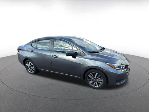 Used 2025 Nissan Versa SV image 2