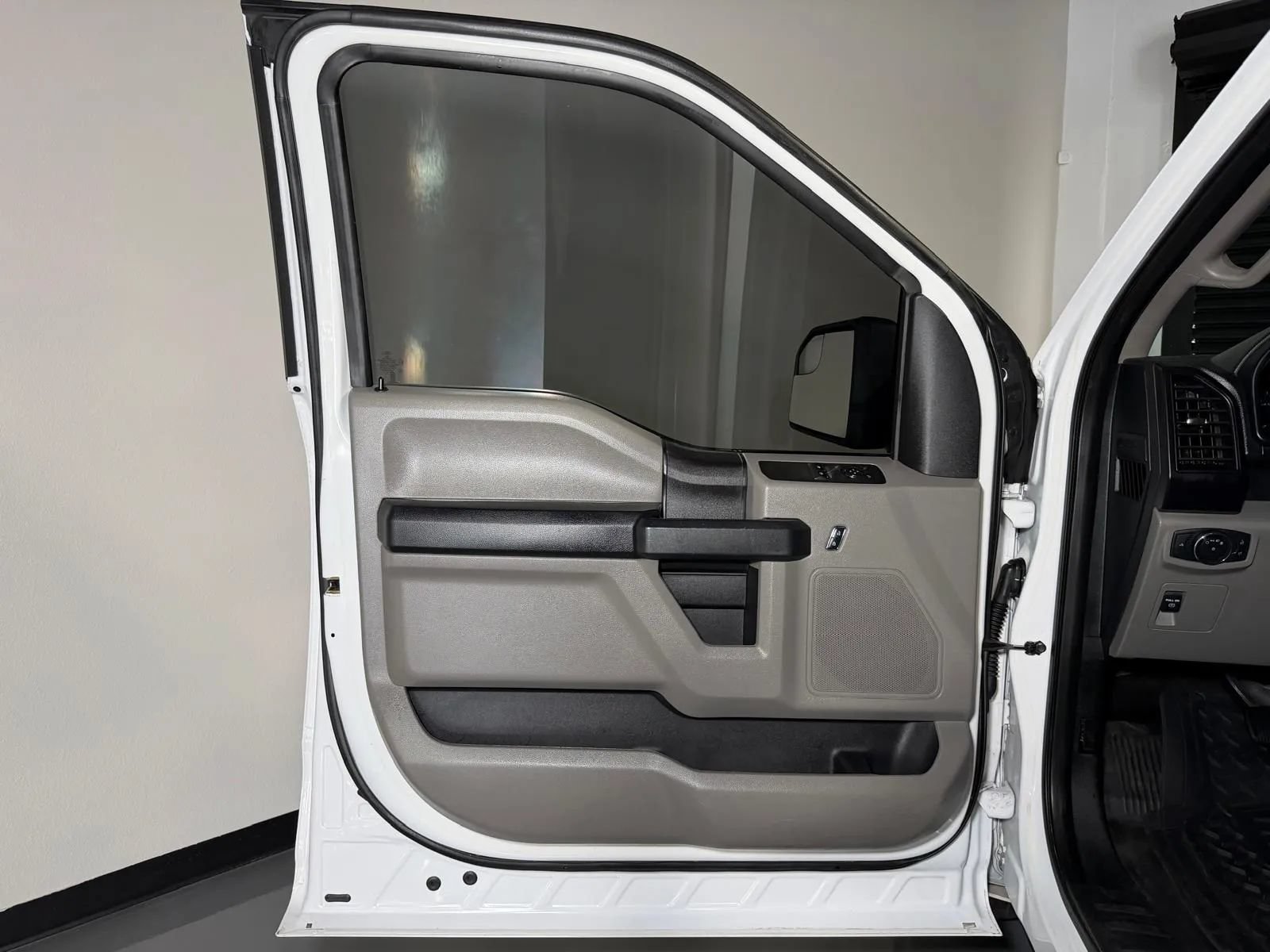 Used 2019 Ford F150 XL w/ Equipment Group 101A Mid RWD image 14