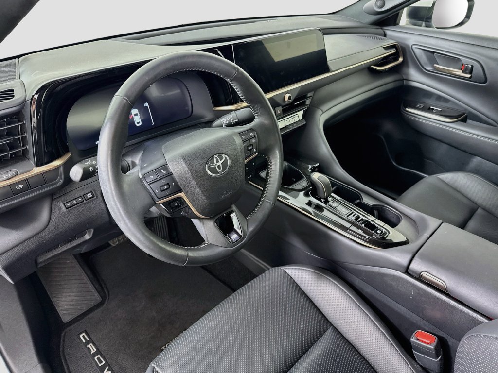 Used 2024 Toyota Crown AWD/4WD image 9