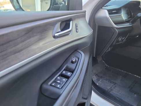 Used 2025 Jeep Grand Cherokee L Limited image 7