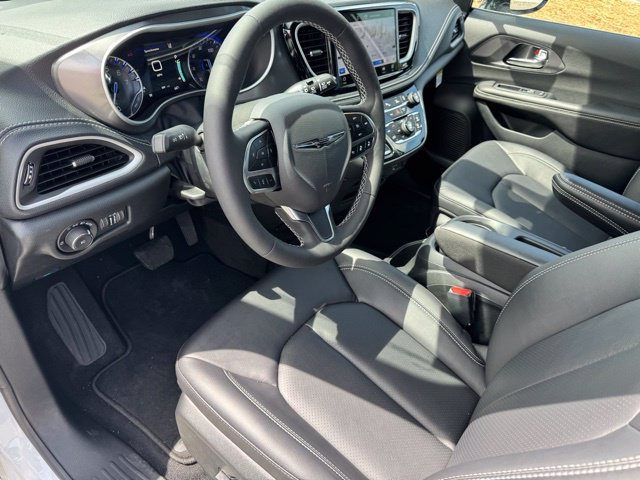 New 2026 Chrysler Pacifica Select FWD image 15
