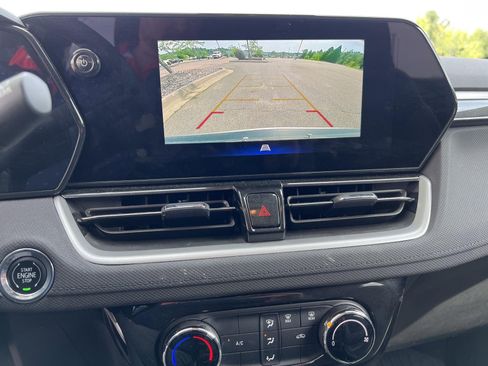 Used 2024 Chevrolet TrailBlazer LT w/ Driver Confidence Package FWD image 4