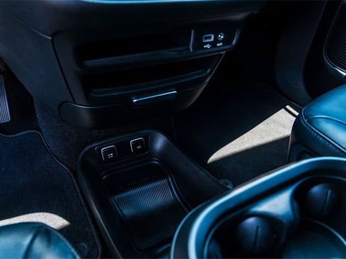 Used 2019 Chrysler Pacifica Touring-L FWD image 20