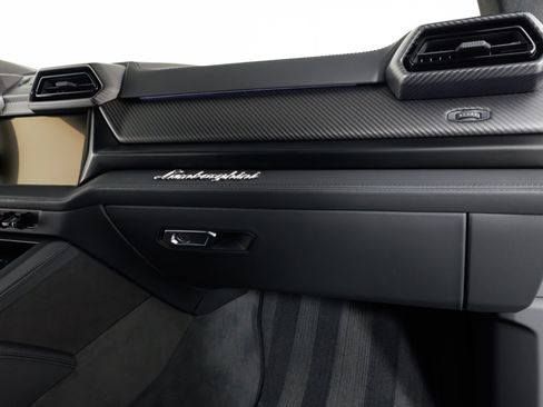 Used 2025 Lamborghini Urus Performante AWD/4WD image 40