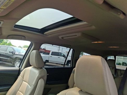 Used 2016 Honda Pilot Touring image 17