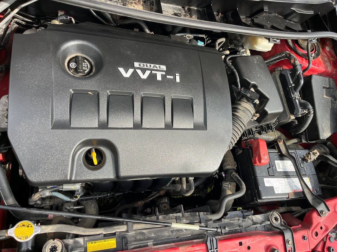Used 2010 Pontiac Vibe w/ Preferred Package FWD image 3