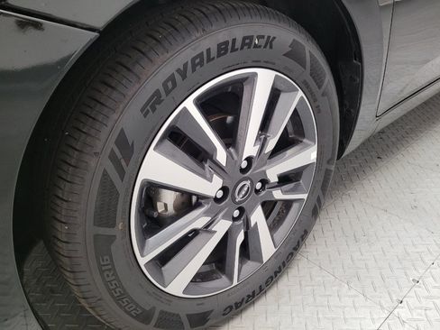 Used 2025 Nissan Versa SV FWD image 31