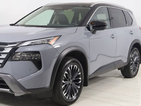 Used 2025 Nissan Rogue SL w/ Tech Package FWD image 58