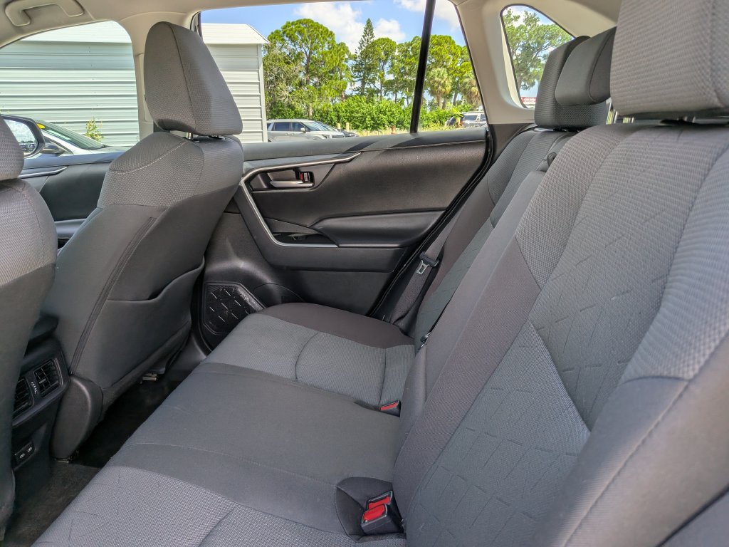 Used 2024 Toyota RAV4 XLE AWD/4WD image 19