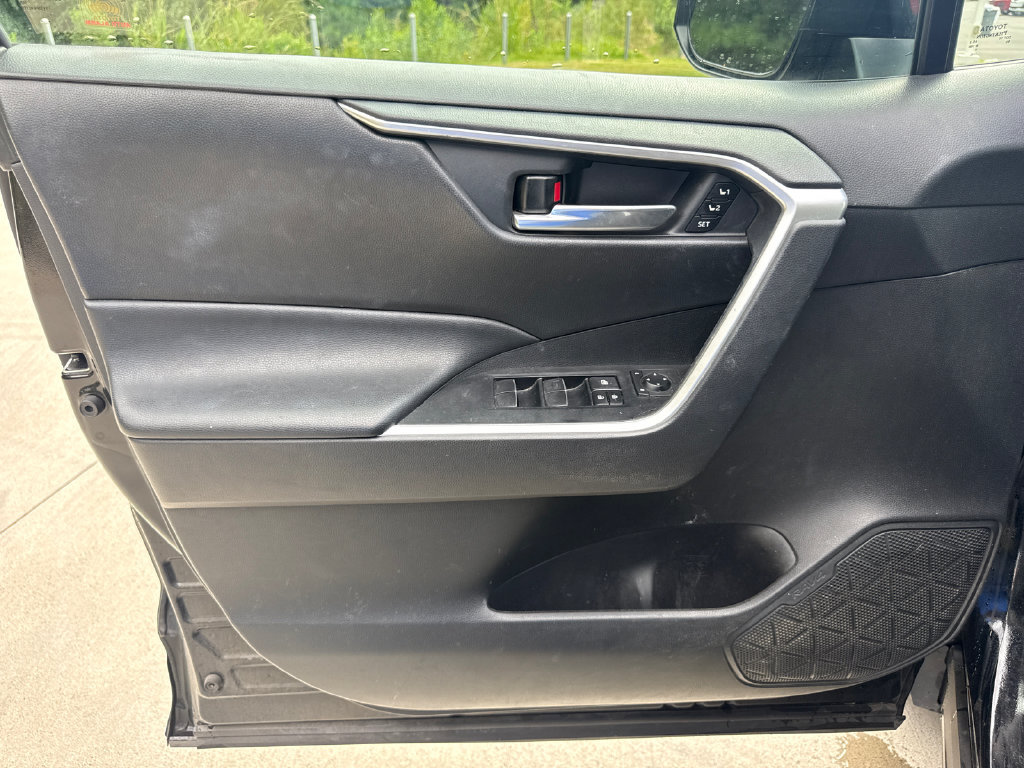 Used 2020 Toyota RAV4 XLE Premium AWD/4WD image 13