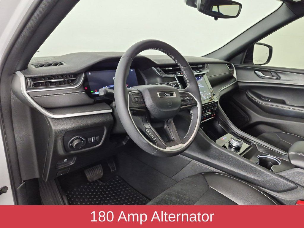 Used 2024 Jeep Grand Cherokee Altitude AWD/4WD image 17