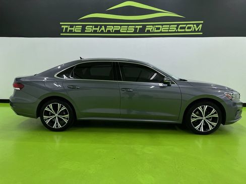 Used 2022 Volkswagen Passat 2.0T SE FWD image 11