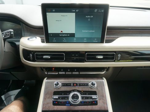 Used 2022 Lincoln Aviator Reserve w/ Equipment Group 201A image 12